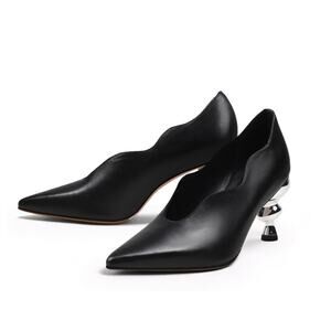 JADY ROSE | SCALLOPED EDGE KETTLE HEEL LEATHER PUMP - BLACK